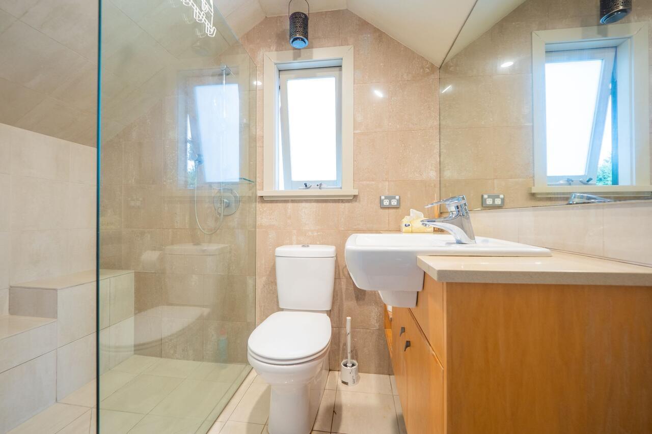 Quiet Private Studio In Strathfield With Kitchenette And Private Bathroom 3Min To Station Sleeps 6 シドニー エクステリア 写真