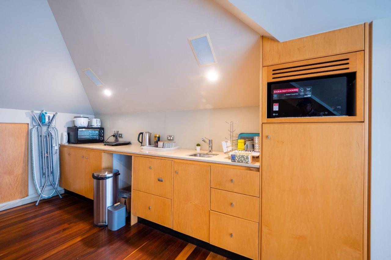 Quiet Private Studio In Strathfield With Kitchenette And Private Bathroom 3Min To Station Sleeps 6 シドニー エクステリア 写真