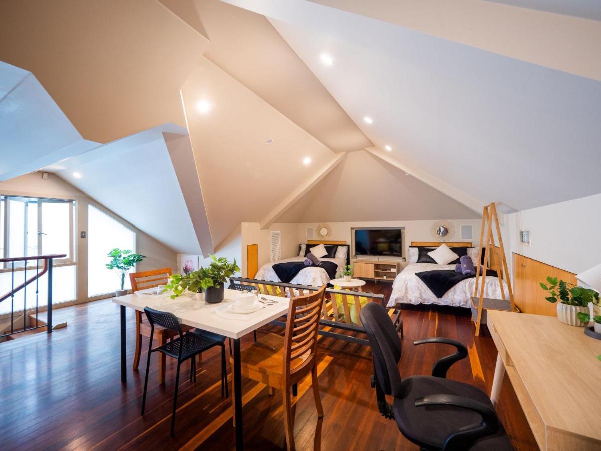 Quiet Private Studio In Strathfield With Kitchenette And Private Bathroom 3Min To Station Sleeps 6 シドニー エクステリア 写真
